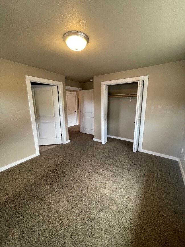 Building Photo - 2 bedroom 2 bath condo centrally located o...