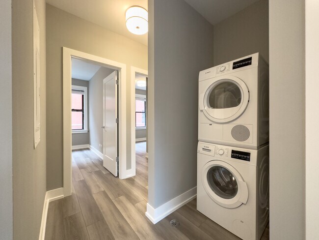 Building Photo - 3946 N Janssen Ave