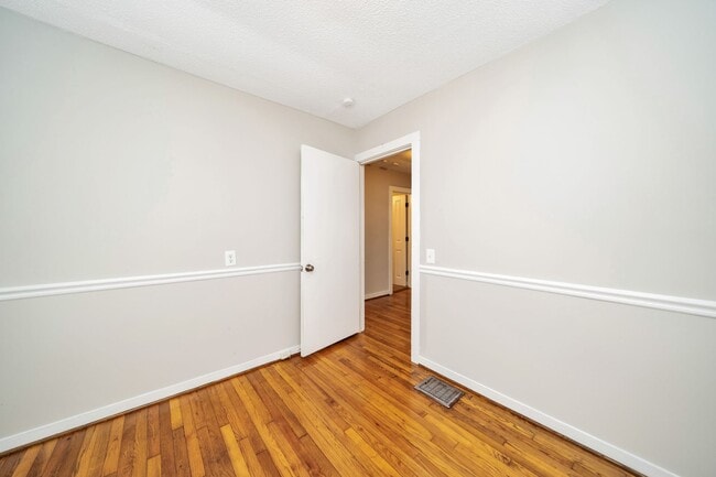 Building Photo - Charming 3-Bedroom Home in a Quiet, Convenient Neighborhood!