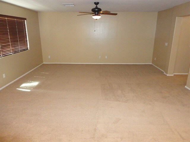 Building Photo - 433 E Penny Ln