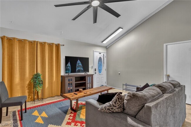 Building Photo - 3730 Greenwood Dr