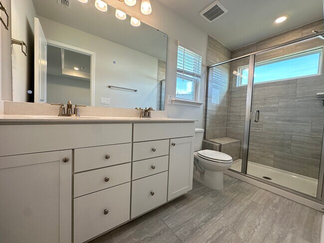 Building Photo - 2801 Farmhouse Dr