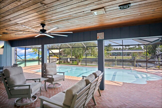 Building Photo - 1360 SW Albatross Way