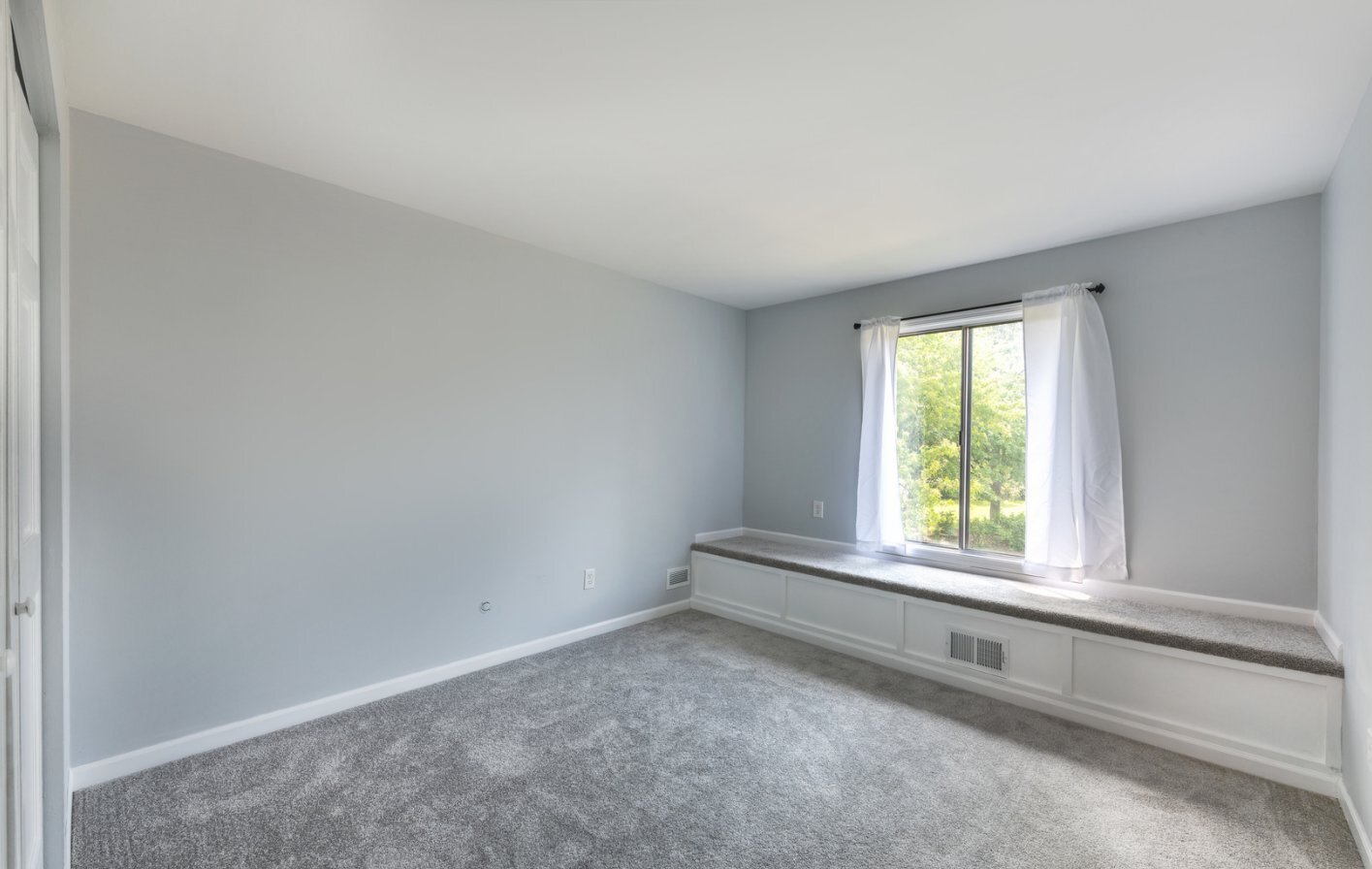 Building Photo - 566 Somerset Ln