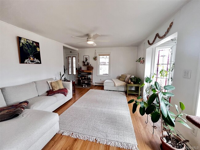 Building Photo - 16 Yeoman Ln