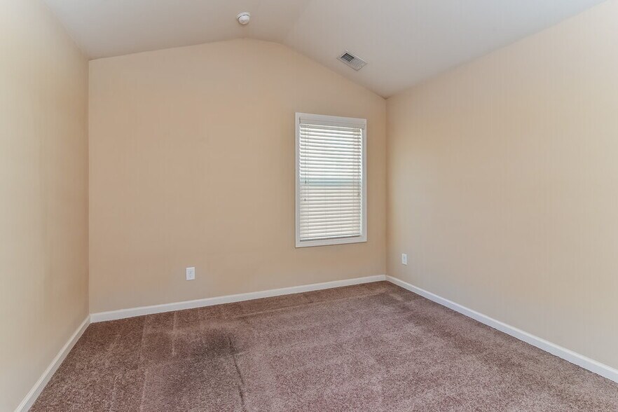 Building Photo - 928 Upland Ives Dr