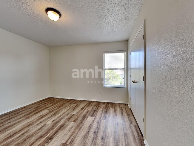 Building Photo - 1039 Mazourka Dr