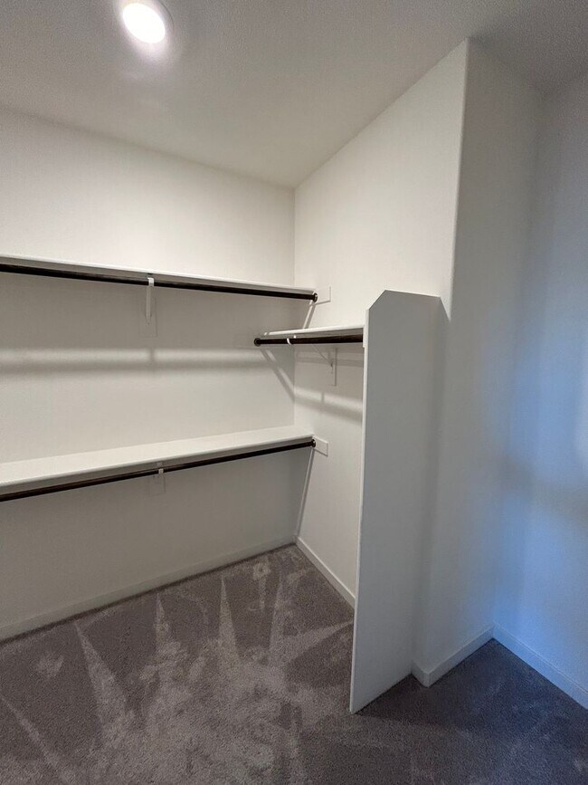 Building Photo - PET FRIENDLY