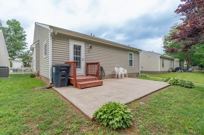 Building Photo - Lovely home in Monroe!