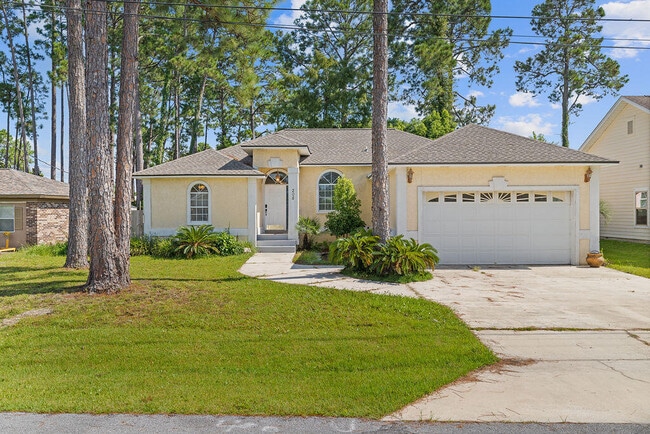 Building Photo - 208 Palm Cir