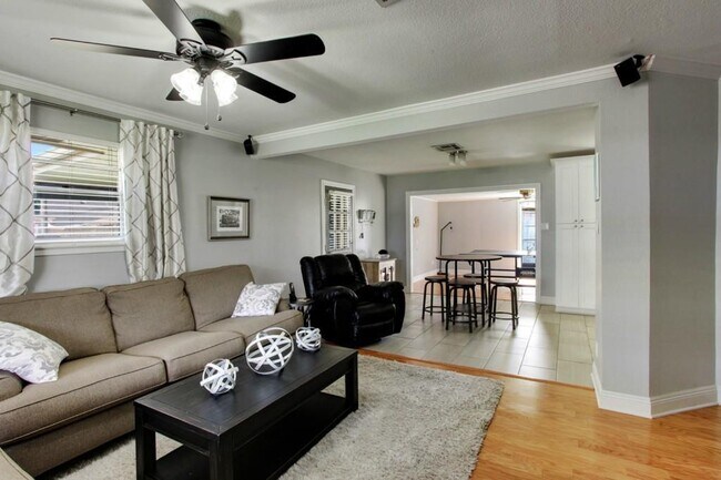 Building Photo - 1213 Neyrey Dr