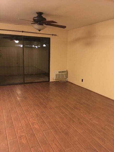 Building Photo - 275 Streamwood