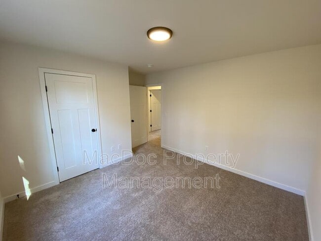 Building Photo - 170 Forest Grove Rd