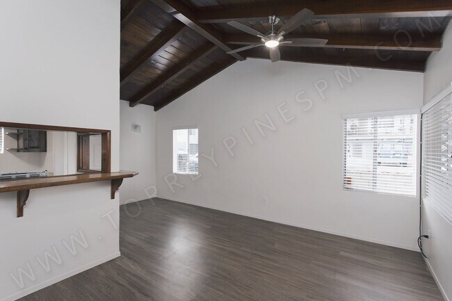 Building Photo - *OPEN HOUSE: 8/30 3-4PM* 1BR w/ Parking an...