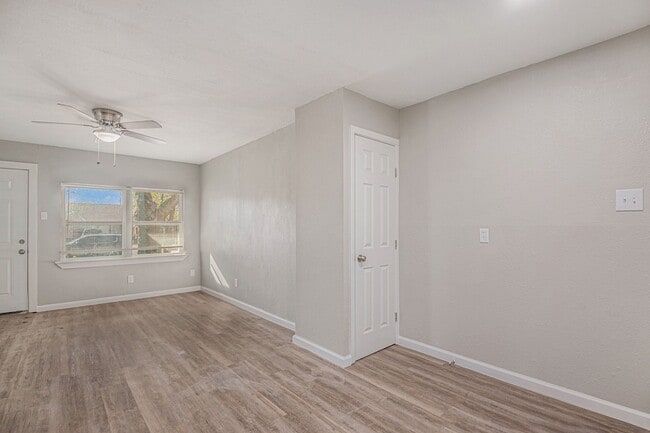 Building Photo - 406 Dawson Cir