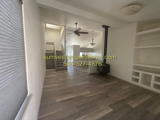 Building Photo - 4 Bedroom, 2 Bath Home