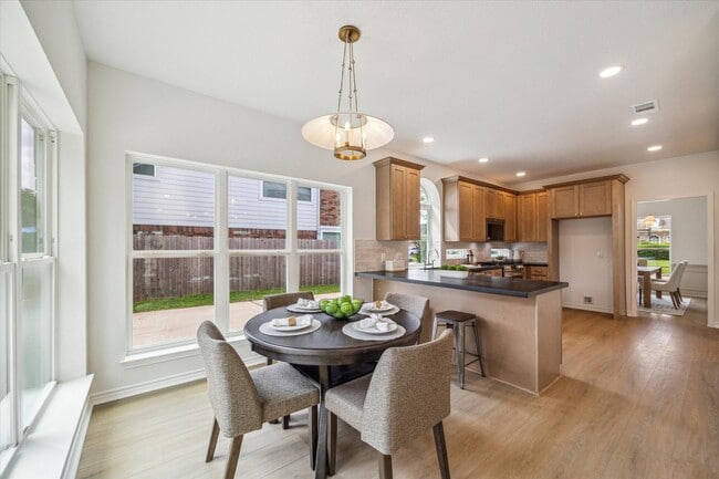 Building Photo - 6806 Flowermound Dr