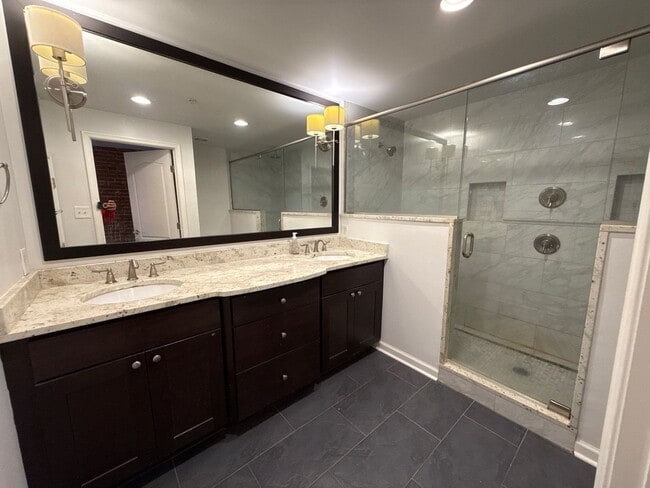 Building Photo - Spacious 4 Bedroom House In Baltimore City