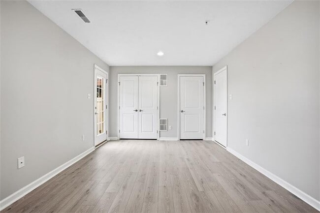 Building Photo - 404 Aprilmae Way