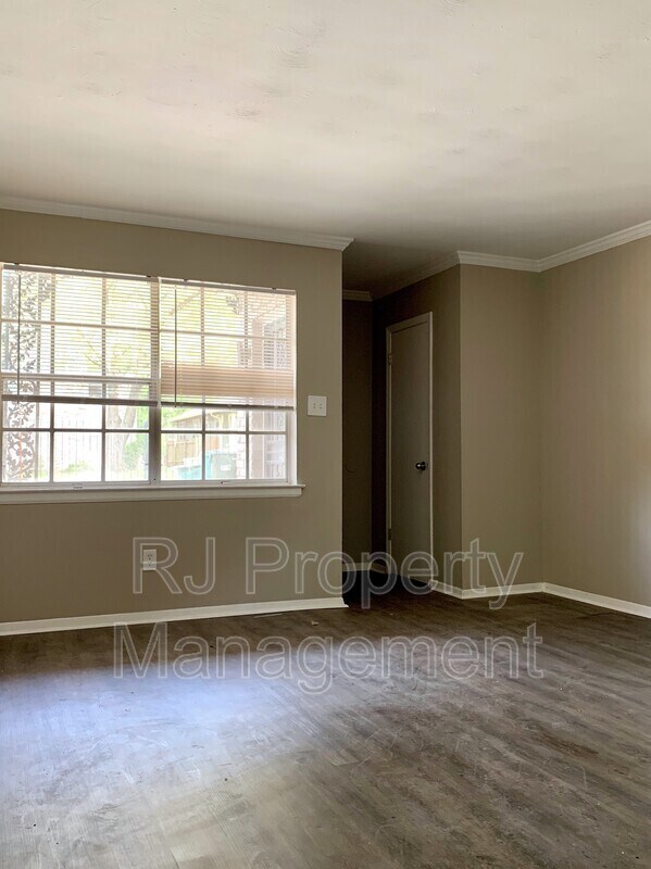 Building Photo - 2093 Jefferson Ave