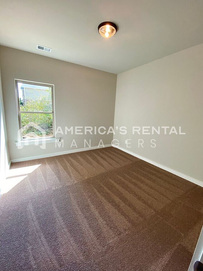 Building Photo - 489 Andrew Dr
