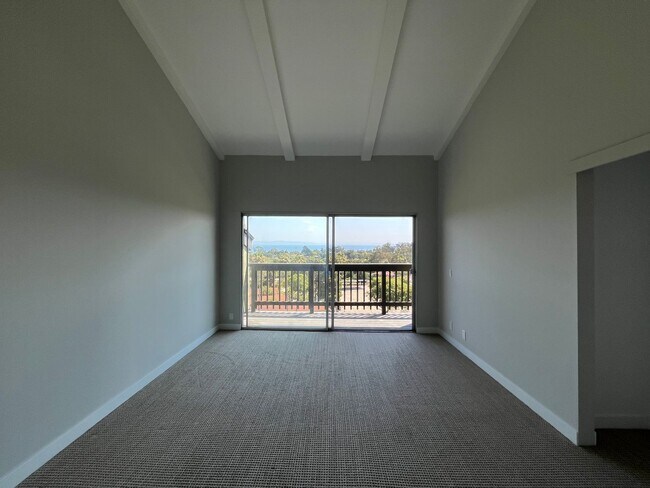 Building Photo - Stunning Views on the Mesa