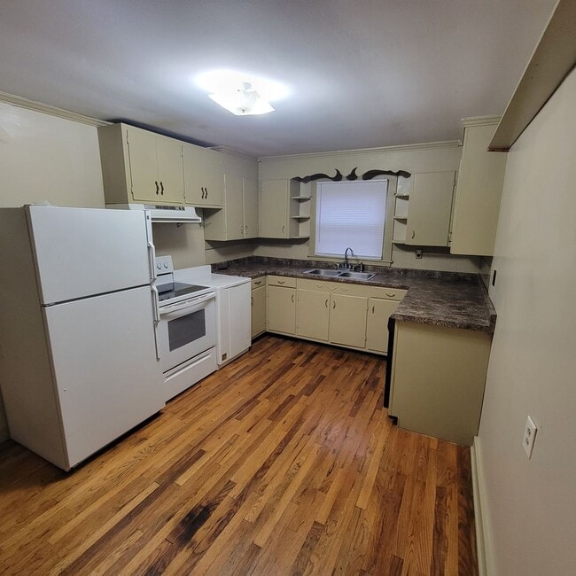 Building Photo - 2/1- Cookeville City Limits- Rental Home