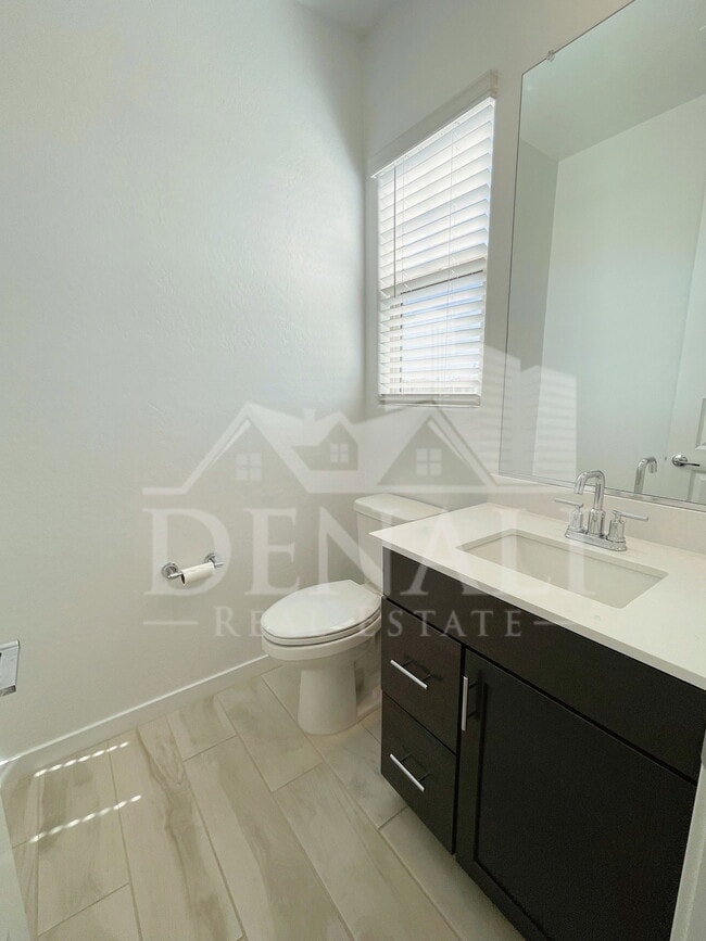 Building Photo - 784 S Hawk Ln