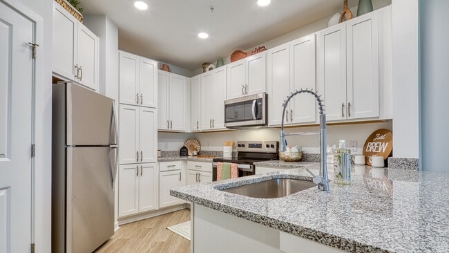 Building Photo - Allure at Edinburgh