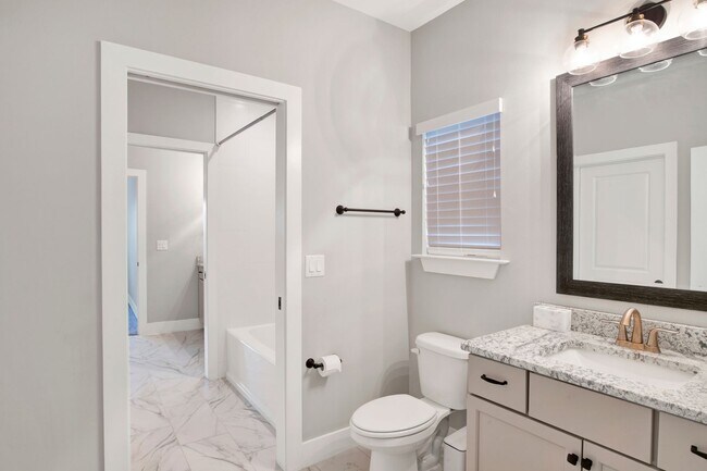 Building Photo - Spacious 2021 home close to beaches and sh...