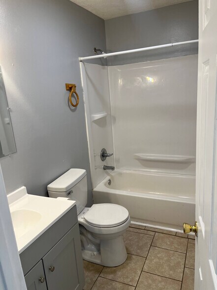 Building Photo - 5735 Aftonshire Dr