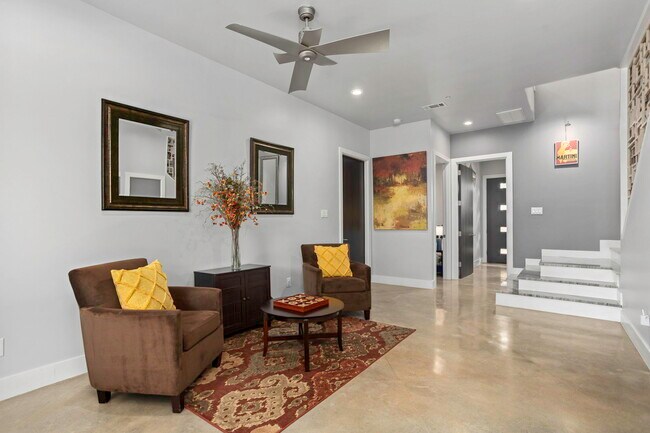 Building Photo - 326 Clay