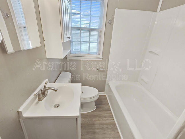 Building Photo - 463 Ramona St NE