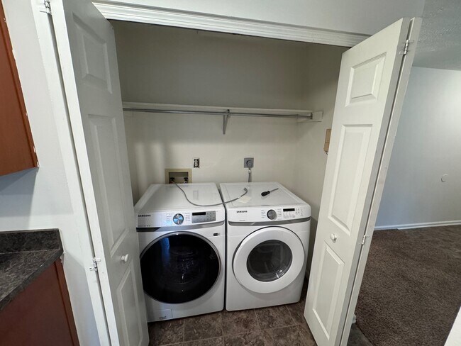 Building Photo - 3388 Fishinger Mill Dr