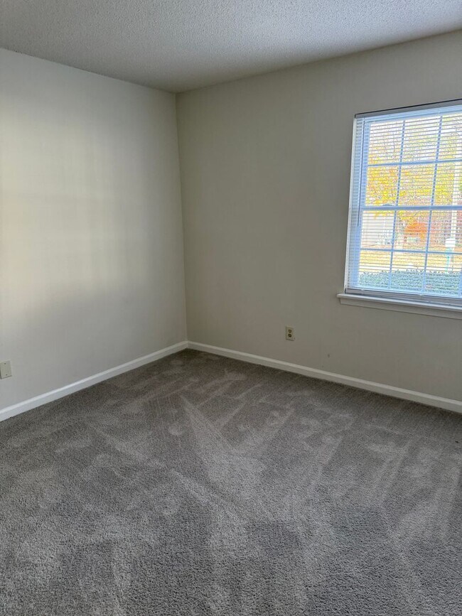 Building Photo - 5639 Hornaday Rd