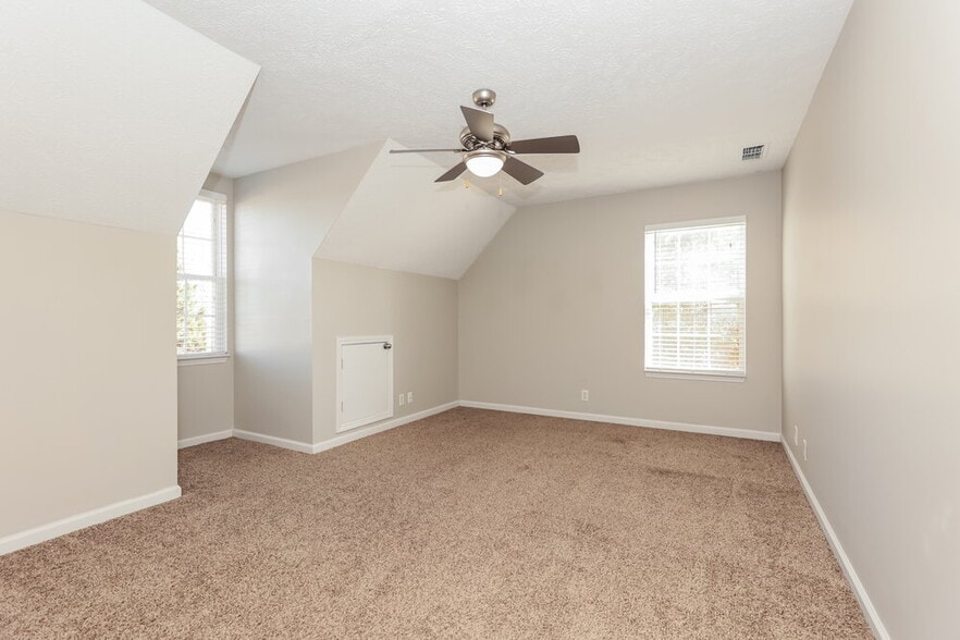 Building Photo - 3011 Wellington Pl