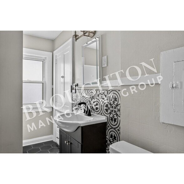 Building Photo - 5848 Acoma Dr