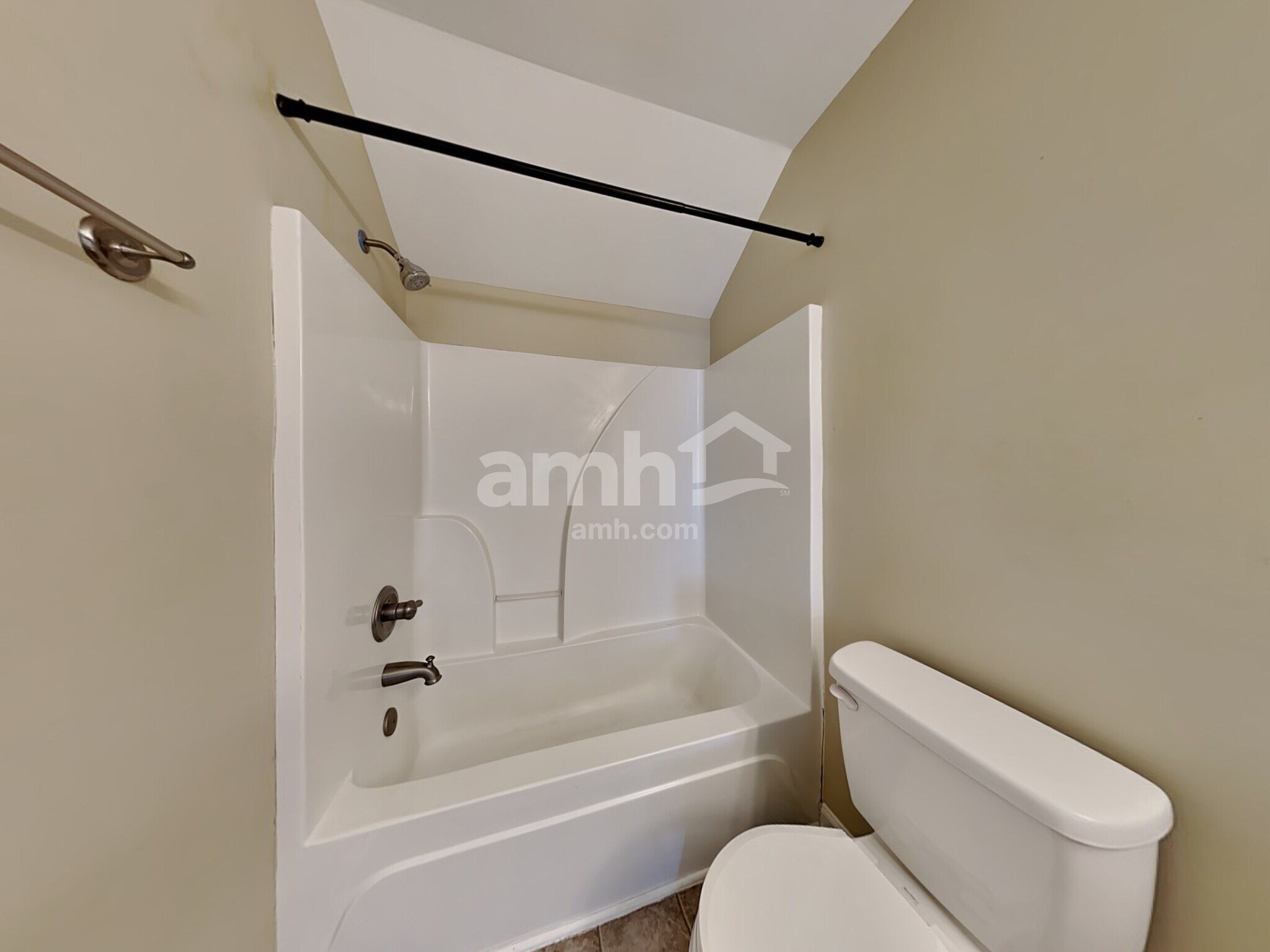 Building Photo - 2413 Thoreau St