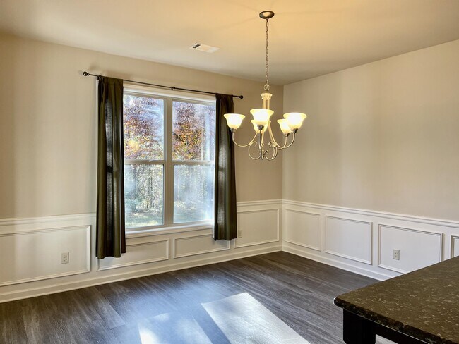 Building Photo - 7260 Silk Tree Pointe