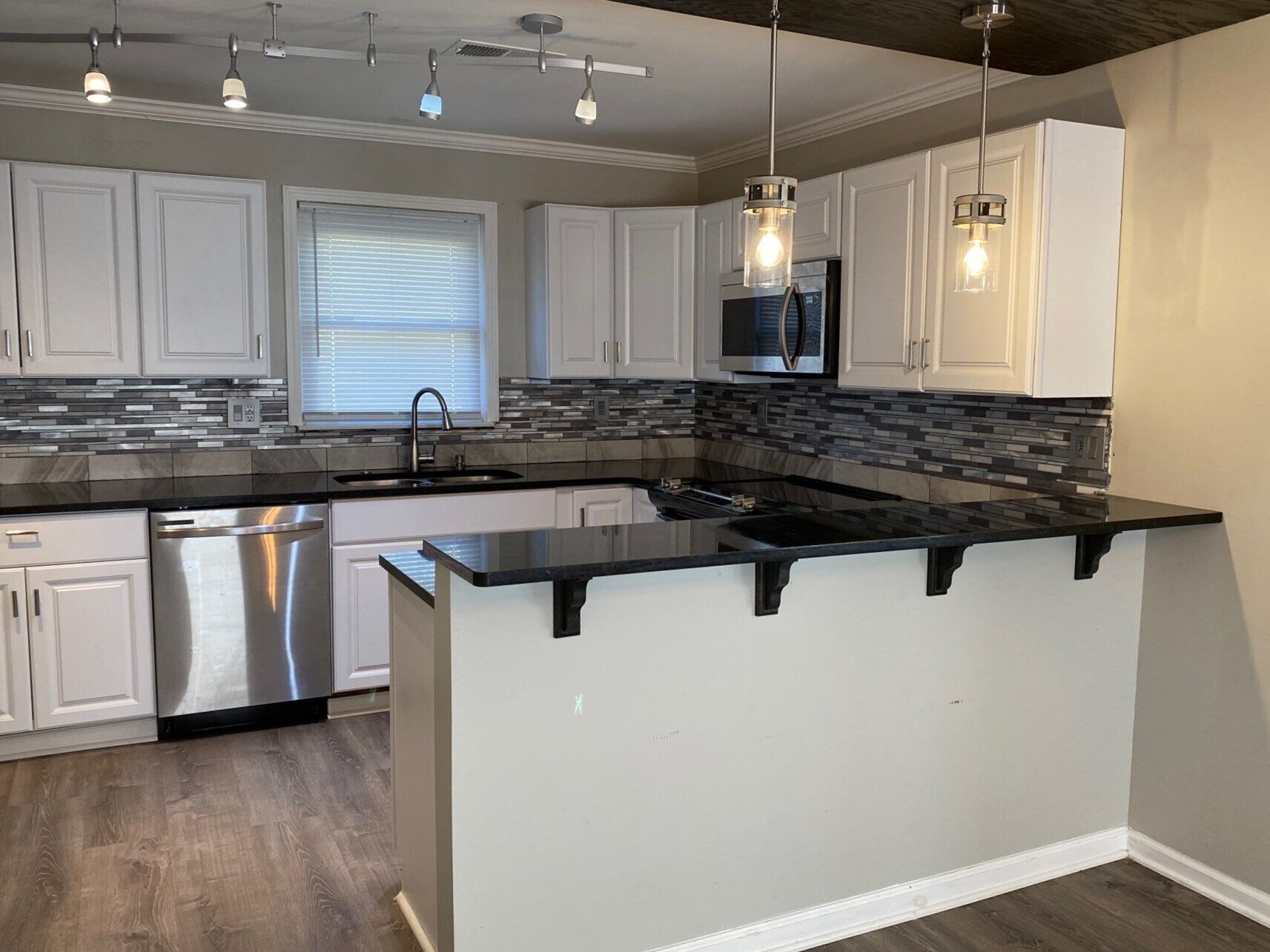 Building Photo - 102 Sanders Store Rd