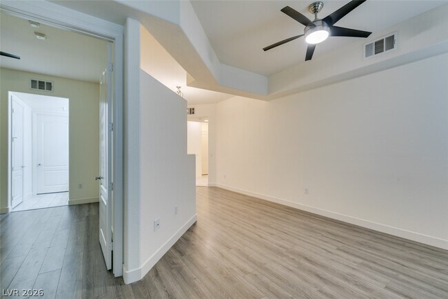 Building Photo - 38 E Serene Ave