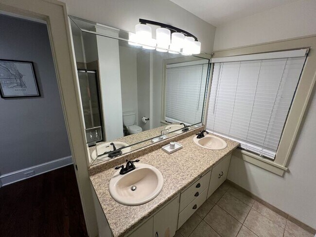 Building Photo - 616 W 63rd St