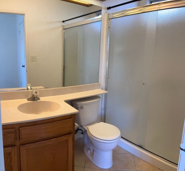 Building Photo - 3813 Saguaro Cir