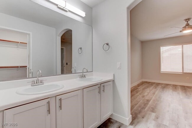 Building Photo - 4899 Lunetto Ave