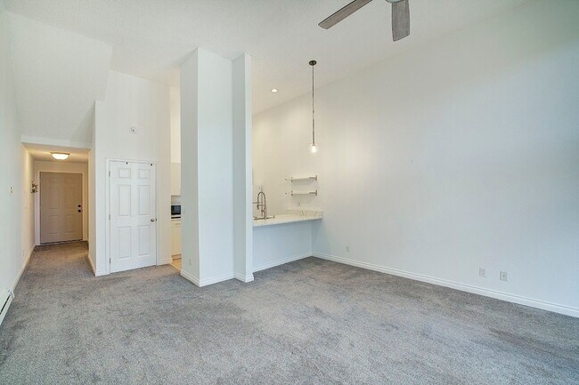 Building Photo - 1Bd/1Ba Mercer Island Condo