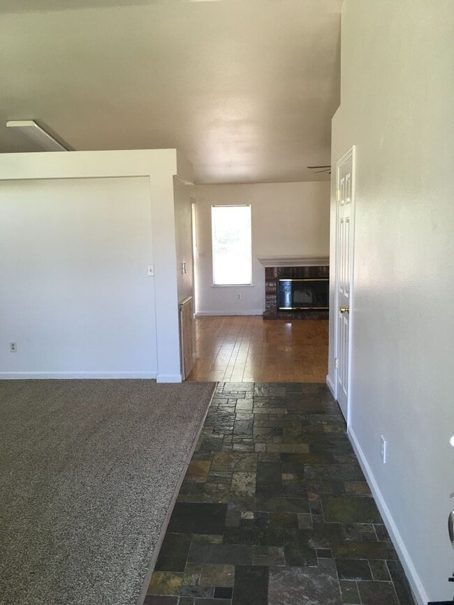 Building Photo - Quail Ridge Subdivision Home