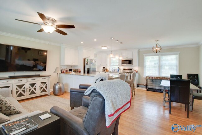 Building Photo - 215 Drake Ave SW