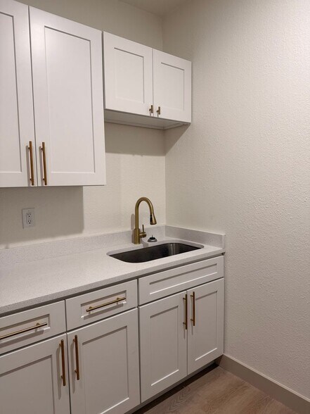 Building Photo - 1204 E Hamilton Ave