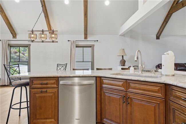 Building Photo - 2115 Kemp Dr