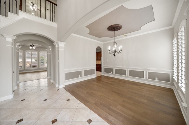 Building Photo - 390 Wedgewood Dr W